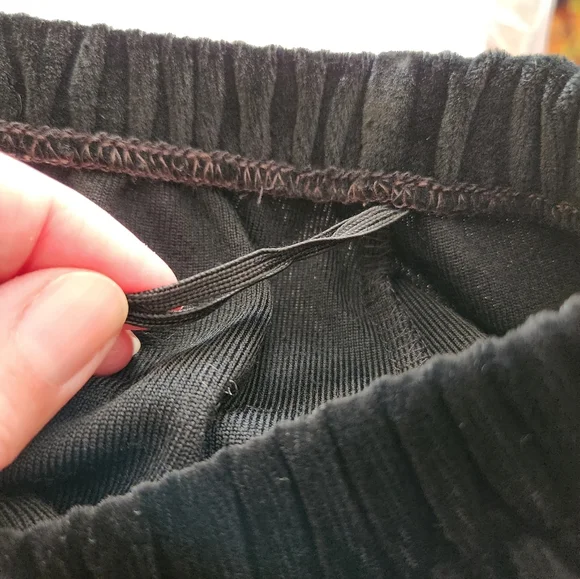 Vintage Black Velvet Pencil Skirt - Picture 6 of 13